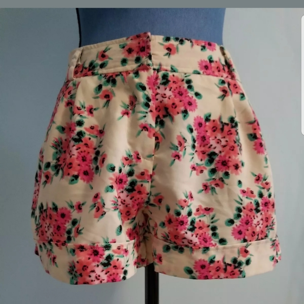 Sequin Hearts Floral Shorts Size 7